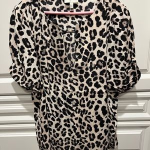 3/4 slightly puff sleeve, silk Joie top - fun leopard print! Size XS